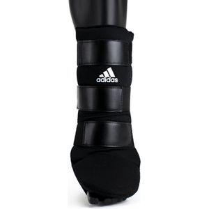 Adidas boxing scheenbeschermer in de kleur zwart/wit.