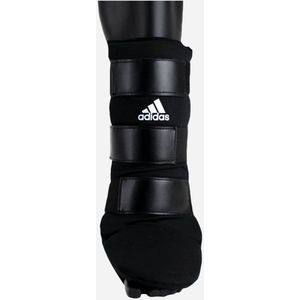 Adidas boxing scheenbeschermer in de kleur zwart/wit.