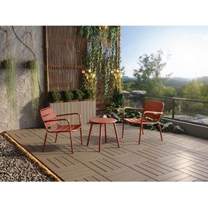 Metalen tuinmeubelset - 2 lage stapelstoelen en een bijzettafel - Terracotta - MIRMANDE