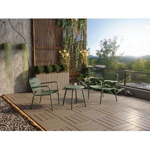 MYLIA Metalen tuinmeubelset - 2 lage stapelstoelen en een bijzettafel - Kaki - MIRMANDE L 60 cm x H 71.5 cm x D 67.5 cm
