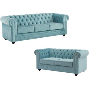 Drie- en tweezitsbank van pastelblauw velours CHESTERFIELD