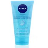 NIVEA Essentials Dagelijkse Reinigingsscrub - Reinigingsscrub - Voor de onzuivere huid - Melkzuur - Magnolia extract - 150 ml