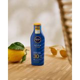 NIVEA SUN Protect & Hydrate Zonnecrème - SPF 30 - Beschermt en hydrateert - 200 ml