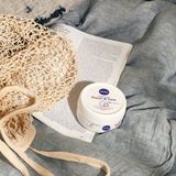 NIVEA Repair & Care Bodycrème - Body Care - Crème voor Zeer Droge Huid - 72 uur hydraterend - 300 ml