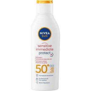 NIVEA SUN Sensitive Immediate Protect Zonnebrand Melk - Gevoelige huid - SPF 50+ - Met aloë vera en antioxidanten - Zonbescherming - Voorkomt huidreacties - 200 ml