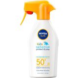 NIVEA SUN Babies & Kids Sensitive Protect Zonnebrand Spray - Baby en Kind - SPF 50+ - Zonnespray - Eczeemgevoelige huid - Parfumvrij - Waterbestendig - 270 ml