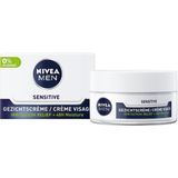 NIVEA MEN Sensitive Dagcrème - Gezichtscrème voor Gevoelige huid - Met kamille en vitamine E - Alcoholvrij - 50 ml