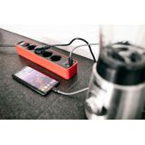 Ecolor stekkerdoos met USB 4-voudig rood/zwart 1,5m H05VV-F 3G1,5 met schakelaar