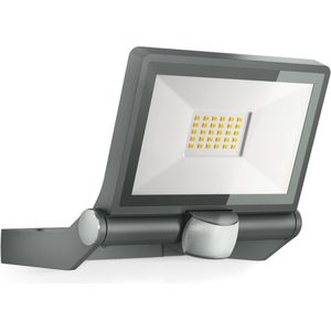 <p>Deze moderne Steinel tuinspotlight met sensor XLED ONE is perfect voor ingangen, gevels, patio's, enz. De sensorlamp is zacht voor de ogen en gaat automatisch aan en uit. De tuinspotlight is voorzien van een bewegingsmelder en een fotocel controller. Hij wordt geleverd met een 180° infraroodsensor waardoor hij een groot bereik heeft.</p>
<p>De LED-lamp straalt door de glazen lampenkap gelijkmatig licht uit waardoor er een fijne sfeer ontstaat. De LED's in de spotlight hebben een levensduur van meer dan 30 jaar waardoor de lamp zeer duurzaam is. Gemak, veiligheid en energie-efficiëntie in dezelfde lamp? Steinel maakt het mogelijk! De sensortuinlamp is ongelooflijk eenvoudig te installeren en de functie-instellingen van het product zijn gemakkelijk te begrijpen.</p>
<ul>
  <li>Kleur: antraciet</li>
  <li>Uv-bestendig materiaal: aluminium en glas</li>
  <li>Afmetingen: 202 x 229 x 195 mm (L x B x H)</li>
  <li>Voeding: 220 - 240 V~, 50 - 60 Hz</li>
  <li>Montagehoogte (max.): 3 m</li>
  <li>Sensortechnologie: passief infrarood</li>
  <li>Vermogen: 23,5 W</li>
  <li>Lichtstroom: 2.550 lm</li>
  <li>Kleurtemperatuur: 3.000 K</li>
  <li>Kleurvariatie LED: SDCM3</li>
  <li>Kleurweergave-index: CRI 80 - 89</li>
  <li>Levensduur LED: 50.000 uur</li>
  <li>Lichtstroomafname conform LM80 L70B10</li>
  <li>Koelsysteem LED: Passieve Thermo Control</li>
  <li>Met bewegingssensor</li>
  <li>Detectiehoek: 180°</li>
  <li>Mogelijkheid van het maskeren van afzonderlijke onderdelen</li>
  <li>Detectiebereik (radiaal): 3 m (14 m²)</li>
  <li>Fotocelcontroller</li>
  <li>Schemerinstelling: 2 - 2.000 lx</li>
  <li>Tijdsinstelling: 8 sec. - 35 min.</li>
  <li>IP-beschermingsklasse: IP44</li>
  <li>Slagvastheid: IK03</li>
  <li>Beschermingsklasse: I</li>
  <li>Omgevingstemperatuur: -20 - +40 °C</li>
</ul>