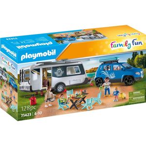 PLAYMOBIL Family Fun 71423 Stacaravan met auto, veelzijdig kampeerplezier in de natuur met uitgebreide uitrusting, een gezamenlijke familietrip door het hele land, speelgoed voor kinderen vanaf 4 jaar