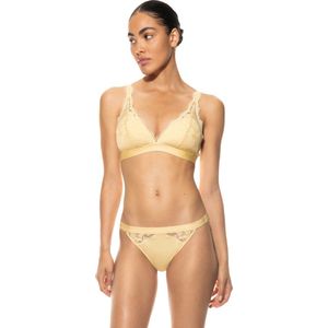 mey Triangelbeha Serie Poetry Vogue