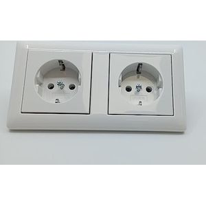 GIRA 492227 2-voudig stopcontact met frame, IP20, zuiver wit, glanzend