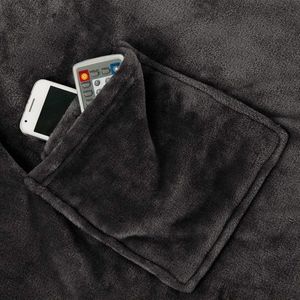 Gözze Einschlagdecke »Ärmeldecke«, mit Brusttasche und integrierter Handytasche, Kuscheldecke