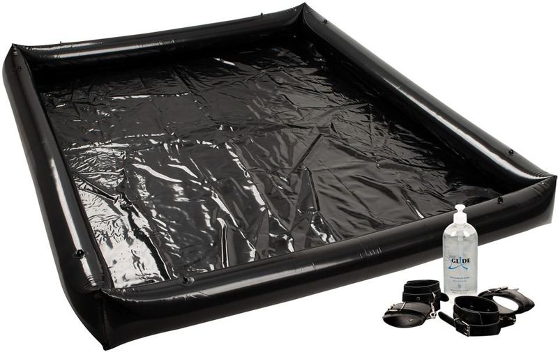 / Fetish Glanzende Games - Orgiezwembad met Handboeien (140x185cm)