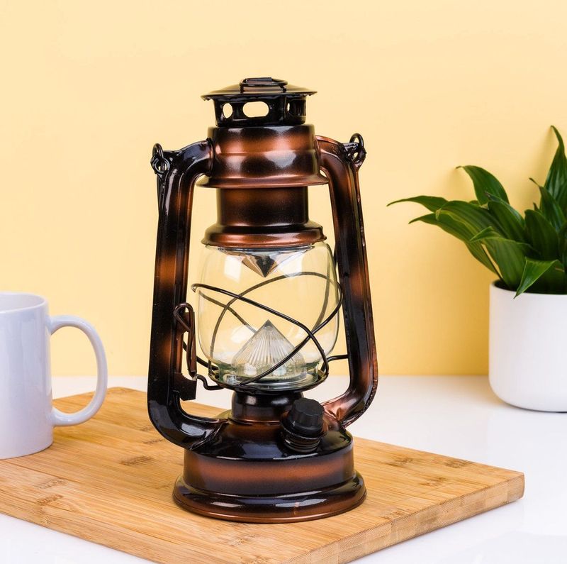 Out of the Blue Stormlantaarn LED - metaal - brons/bruin - 15 x 25 cm - tuinverlichting/sfeerverlichting - op batterijen - camping/outdoor - stormlamp