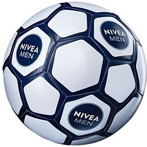 NIVEA MEN Vrijetijdsbal 2022, originele recreatieve voetbal van het merk Derbystar, duurzame en zachte sportbal met structuuroppervlak in wit/blauw
