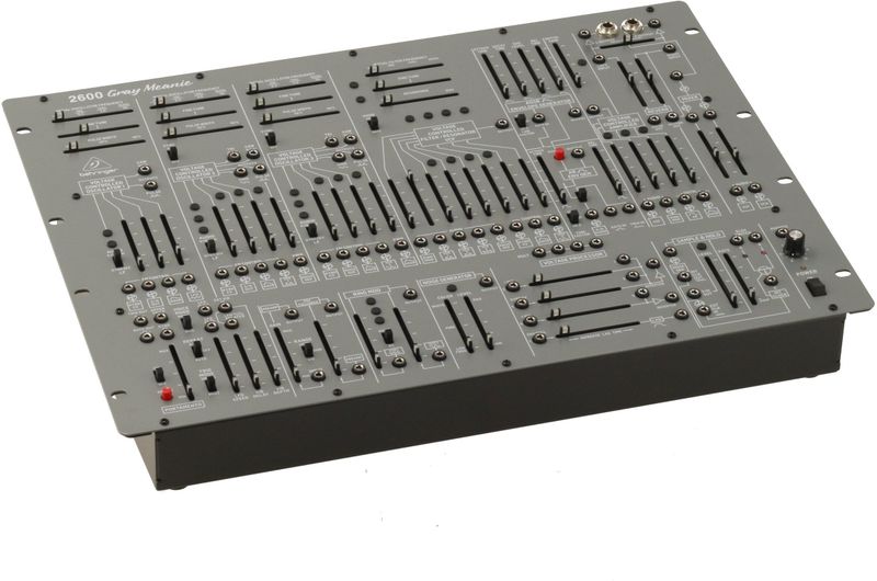 Behringer 2600 GRAY MEANIE speciale editie semi-modulaire analoge synthesizer met 3 VCO's, multimodale VCF en Spring-nagalm in 8U rack-mount formaat.