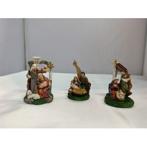 Set van 3 verschillende kerststallen