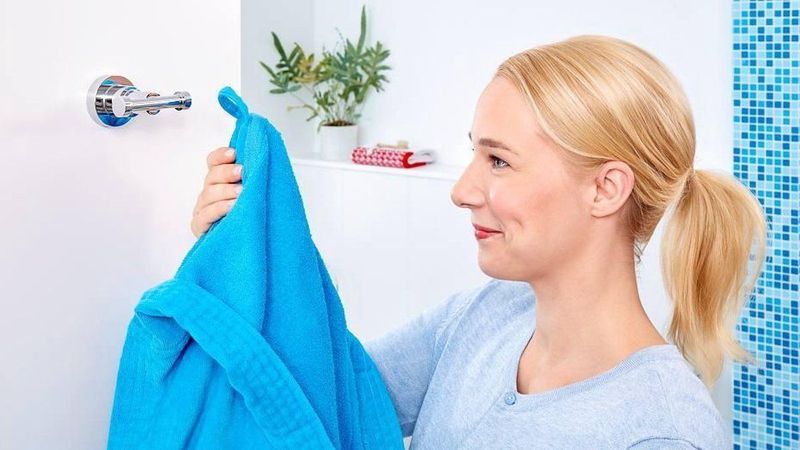 Tesa Design-Garderobenhaken Luup verchromt inkl. Klebelösung