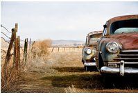 Papermoon Fototapete »Vintage Rusting Cars«