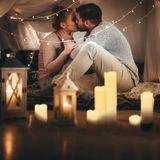 Relaxdays LED kaarsen - set van 6 - echte was - Ø 5 cm - flikkerende vlam - op batterijen -