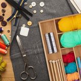 Relaxdays bestekbak bamboe - 6 vakken - smal - 5 x 27,5 x 46 cm