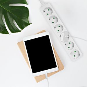 Stekkerdoos - 6 Geaarde Stopcontacten - Wit - H05VV-F 3G 1,5 mm² - 1,5 m Kabel