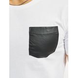 Urban Classics - Leather Imitation Pocket Heren T-shirt - Wit Zwart