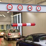 Hoogtebegrenzer van kunststof, lengte 950 mm, rood-wit reflecterend, vanaf 4 stuks