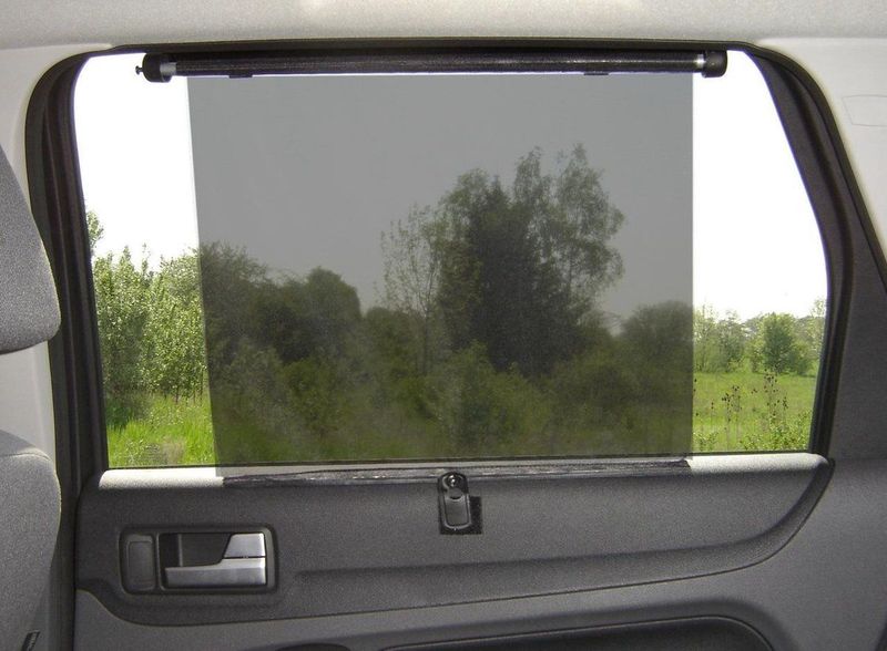 Zonwerend rolgordijn auto (zij-/achterruit)