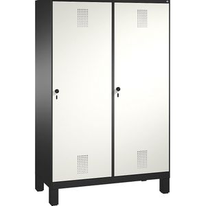 C+P EVOLO garderobekast, deur over 2 afdelingen, met poten, 4 afdelingen, 2 deuren, afdelingbreedte 300 mm, zwartgrijs/verkeerswit