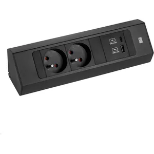 Workzone hoekcontactdoos drie stopcontacten en usb-a-en usb