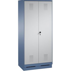 C+P EVOLO opbergkast, met naar elkaar toe slaande deuren en sokkel, 2 afdelingen, afdelingbreedte 400 mm, met 8 legborden, verblauw / blank aluminiumkleurig