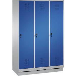 C+P EVOLO garderobekast, met sokkel, 3 afdelingen, afdelingbreedte 400 mm, blank aluminiumkleurig / gentiaanblauw