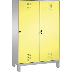 C+P EVOLO garderobekast, deur over 2 afdelingen, met poten, 4 afdelingen, 2 deuren, afdelingbreedte 300 mm, blank aluminiumkleurig / zwavelgeel