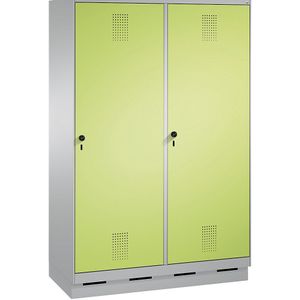 C+P EVOLO garderobekast, deur over 2 afdelingen, met sokkel, 4 afdelingen, 2 deuren, afdelingbreedte 300 mm, blank aluminiumkleurig / felgroen