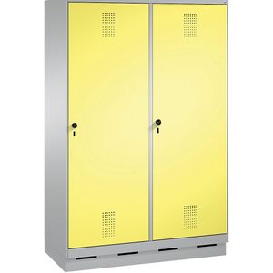C+P EVOLO garderobekast, deur over 2 afdelingen, met sokkel, 4 afdelingen, 2 deuren, afdelingbreedte 300 mm, blank aluminiumkleurig / zwavelgeel