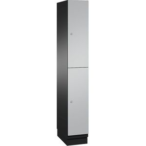 C+P Lockerkast met twee verdiepingen Cambio, 1 compartiment, kastframe zwartgrijs / deur blank aluminiumkleurig, breedte 300 mm