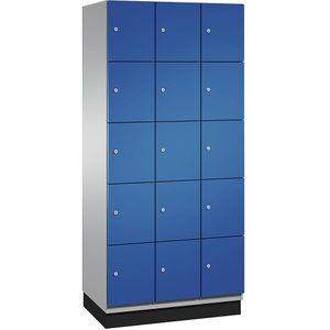 C+P Vijfvoudige locker Cambio, 3 compartimenten, blank aluminiumkleurig / gentiaanblauw, plaatstalen deur, b = 900 mm, 15 vakken