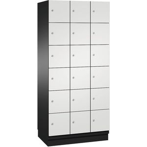 C+P Zesvoudige locker Cambio, 3 compartimenten, zwartgrijs / lichtgrijs, plaatstalen deur, b = 900 mm, 18 vakken