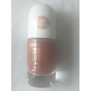 Essence this is me gel nail polish #16 loveable