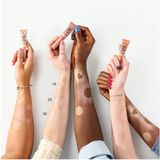 Essence - Baby Got Glow - Liquid Highlighter - Champagnekleurig - 10 ml