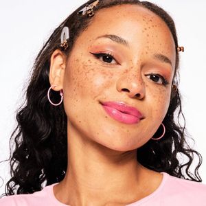 essence - Juicy Bomb - Lippenbalsem - 03 Time To Pitaya - 2 g