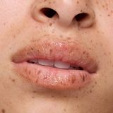 essence - Sugar Scrub - Lippen Peeling - 02 Matcha Latte - 9 g