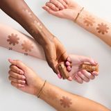 Essence - Baby Got Bronze - Bronzer - Goudkleurig - Poeder