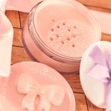 Essence - FaBOWlous Loose Setting & Baking Powder - 01 Bow, Set, Go! - 4,2 g