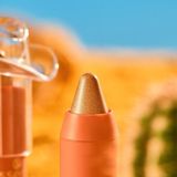 essence - YEE HAW! - Crèmige Eyeliner en Oogschaduw in Stick - Tint 01 Big Dreams In Big Boots - 2.8 g