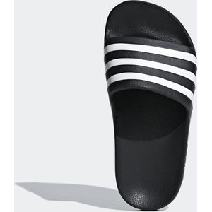 Adidas adillete aqua badslipper junior in de kleur zwart.