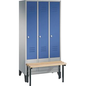 C+P Garderobekast CLASSIC met aangebouwde zitbank, 3 afdelingen, afdelingsbreedte 300 mm, blank aluminiumkleurig / gentiaanblauw