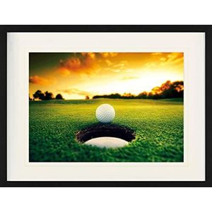 1art1 Golf Poster Ball On The Edge Ingelijste Foto Met Passepartout | Muur Foto's | In Een Fotolijstje 80x60 cm